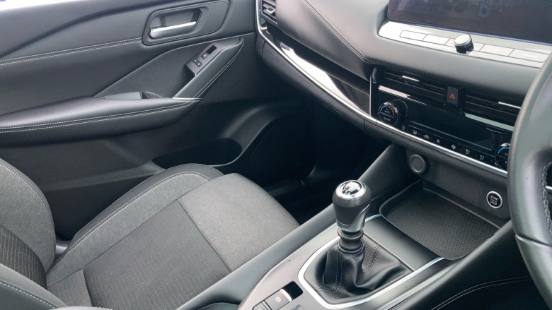 Nissan Qashqai 1.3 DiG-T MH N-Connecta 5dr Petrol Hatchback